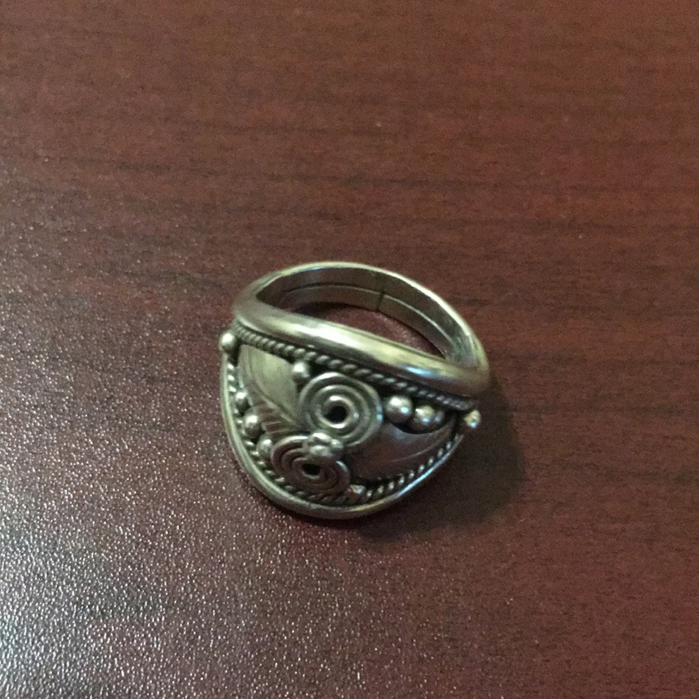 Very Unique Silver Ring. - image 2